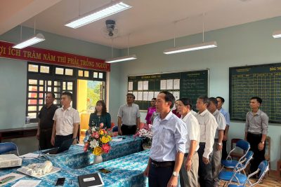 Kết nạp Đảng viên cho đông chí Phạm Thị Hương