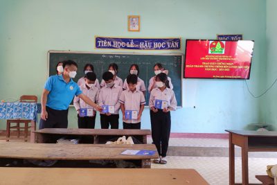 Một số hình ảnh Liên Đội Trường TH&THCS Ba Nam trao giấy chứng nhận hoàn thành chương trình rèn luyện đội viên năm học 2021-2022