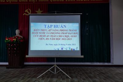 Tập huấn phòng tránh đuối nước và phương pháp dạy bơi, cứu đuối an toàn cho CBGV và HS năm học 2022-2023 được nhà trường tập huấn vào ngày 24/9/2022 diễn ra thành công, tốt đẹp. Một số hình ảnh buổi tập huấn.