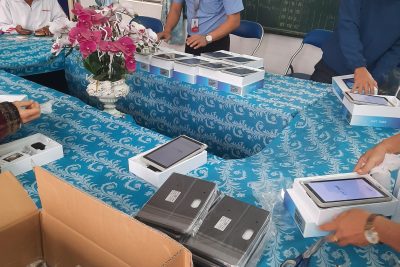Ngày 5/12/2022 cấp máy tính bảng cho học sinh “Sóng và máy tính cho em”